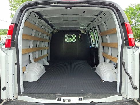 Used 2024 Chevrolet Express 2500 w/ Driver Convenience Package RWD image 29