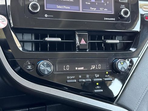 Used 2022 Toyota Camry SE image 12