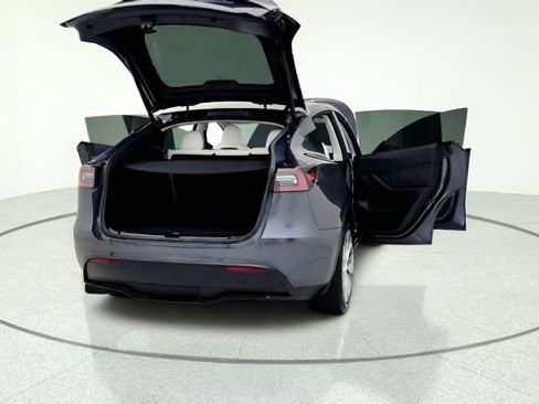 Used 2023 Tesla Model Y Long Range AWD/4WD image 18