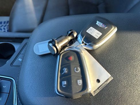 Used 2025 Cadillac XT6 Premium Luxury image 35