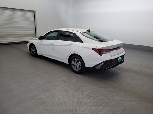 Used 2025 Hyundai Elantra SE w/ Cargo Package FWD image 3