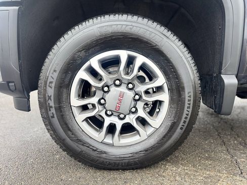 Used 2025 GMC Sierra 2500 SLT w/ SLT Convenience Package image 3