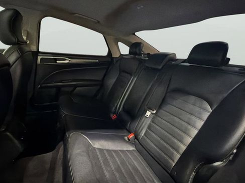 Used 2018 Ford Fusion SE w/ Fusion SE Technology Package image 32