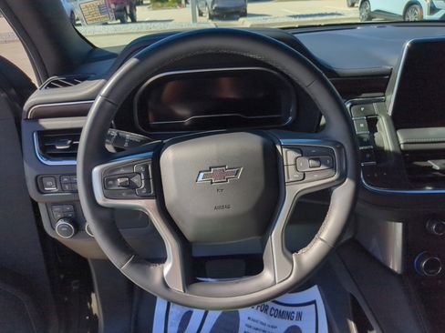 Used 2023 Chevrolet Suburban Z71 w/ Luxury Package image 32