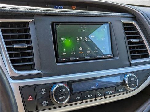 Used 2014 Toyota Highlander XLE image 6