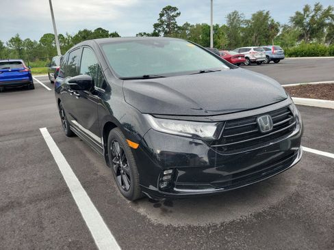 Used 2023 Honda Odyssey Sport image 2