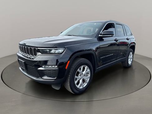 Used 2023 Jeep Grand Cherokee Limited AWD/4WD image 3