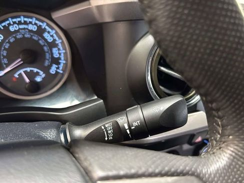 Used 2019 Toyota Tacoma SR5 AWD/4WD image 32