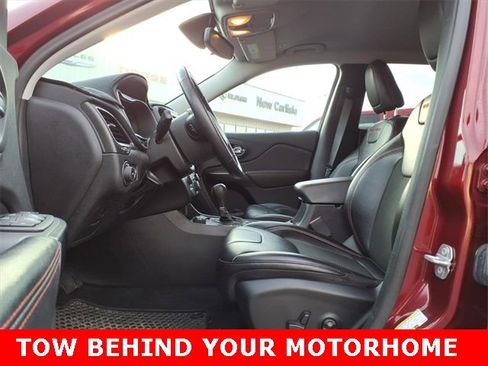 Used 2019 Jeep Cherokee Trailhawk w/ Cold Weather Group image 13