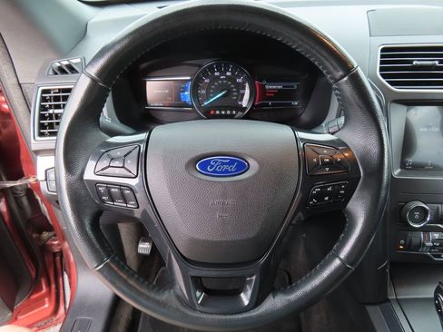 Used 2018 Ford Explorer XLT w/ Equipment Group 201A AWD/4WD image 15