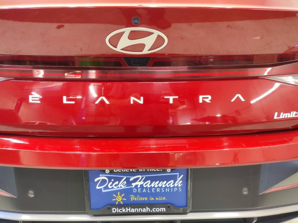Certified 2024 Hyundai Elantra Limited FWD image 17