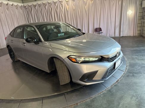Used 2023 Honda Civic Sport image 2
