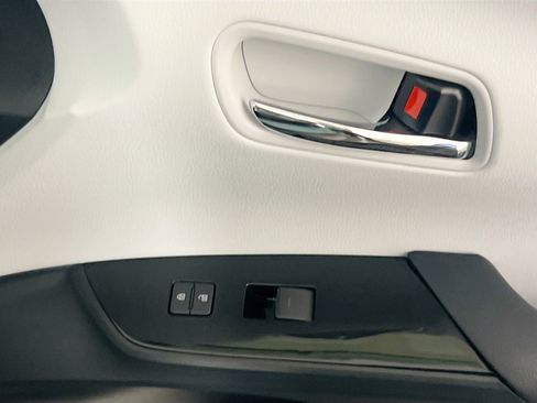 Used 2022 Toyota Prius LE FWD image 32