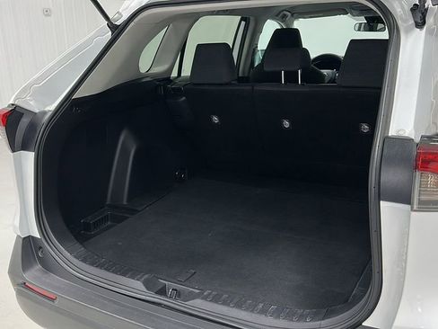 Used 2022 Toyota RAV4 LE image 15
