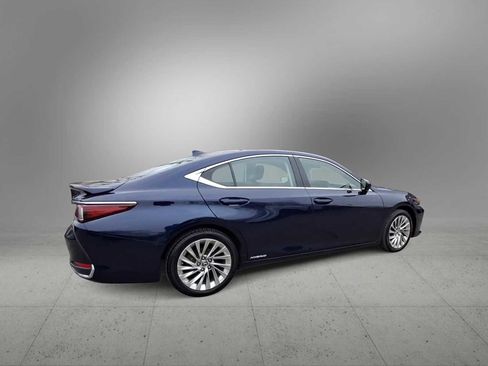 Used 2022 Lexus ES 300h Luxury image 8