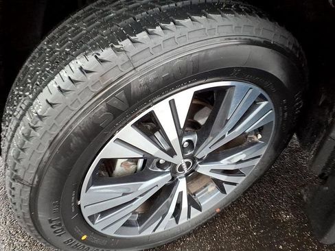 Used 2023 Nissan Rogue SV w/ SV Premium B Package image 10