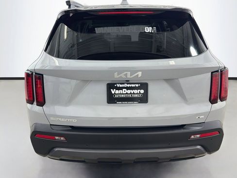 Used 2023 Kia Sorento S AWD/4WD image 9