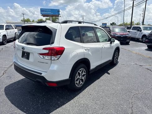 Used 2019 Subaru Forester Premium w/ All-Weather Package AWD/4WD image 6