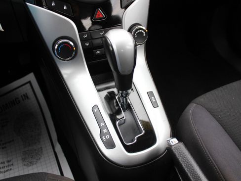 Used 2014 Chevrolet Cruze LT image 24