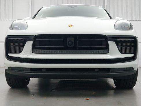 Certified 2026 Porsche Macan S AWD/4WD image 10