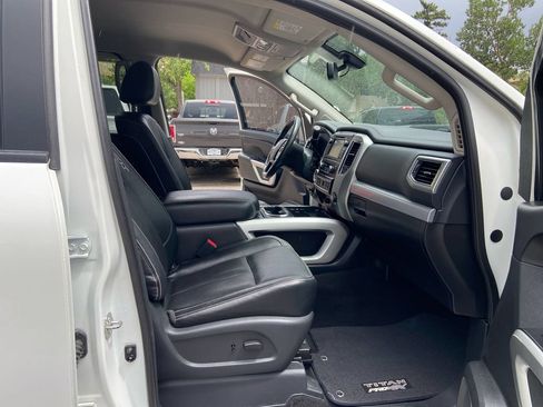 Used 2018 Nissan Titan PRO-4X w/ Pro-4x Convenience Package AWD/4WD image 24