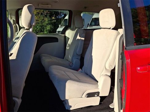 Used 2013 Dodge Grand Caravan SE image 10