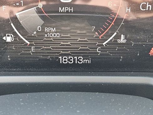 Used 2025 GMC Acadia Elevation FWD image 24