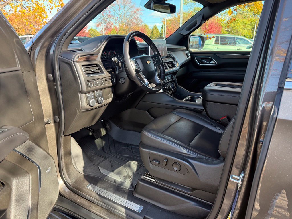 Used 2021 Chevrolet Suburban LT w/ Luxury Package AWD/4WD image 14