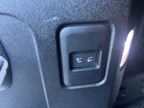 Used 2023 Land Rover Defender 110 75th Limited Edition image 33