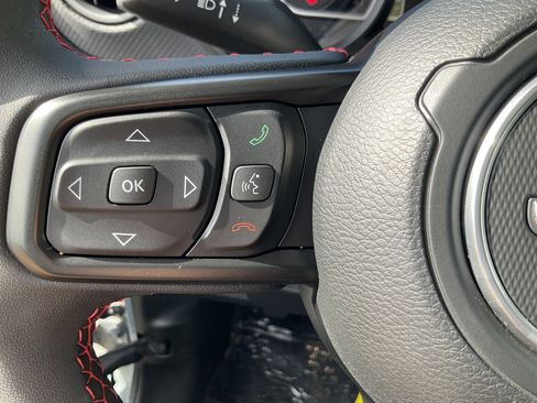 Used 2024 Jeep Wrangler Unlimited Rubicon image 31