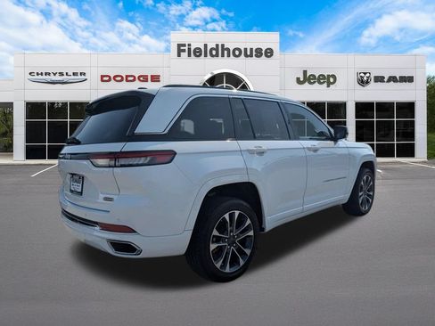 Used 2025 Jeep Grand Cherokee Overland AWD/4WD image 10