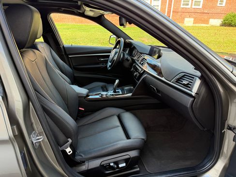 Used 2017 BMW 330e image 28