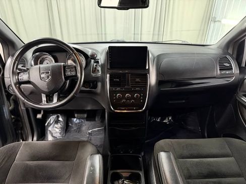 Used 2016 Dodge Grand Caravan SE FWD image 13