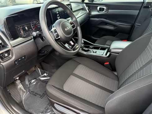 Used 2022 Kia Sorento LX FWD image 12