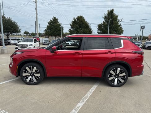 New 2025 Mitsubishi Outlander SEL image 6