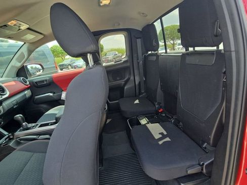 Used 2020 Toyota Tacoma SR5 w/ SR5 Appearance Package (SM) image 13