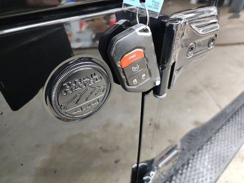 Used 2021 Jeep Wrangler Unlimited Sahara AWD/4WD image 39
