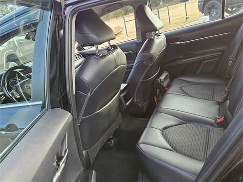 Used 2019 Toyota Camry L image 8