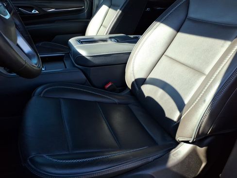 Used 2024 GMC Yukon Denali w/ Denali Reserve Package image 13