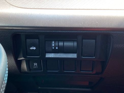 Used 2017 Subaru Legacy 2.5i Premium AWD/4WD image 22