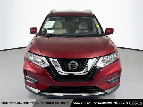 Used 2019 Nissan Rogue SV w/ Premium Package FWD image 2