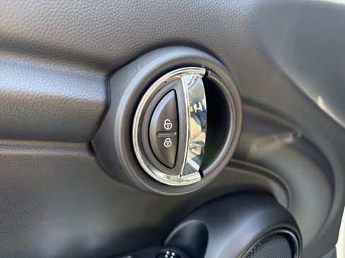 Used 2016 MINI Cooper 4-Door Hardtop FWD image 24