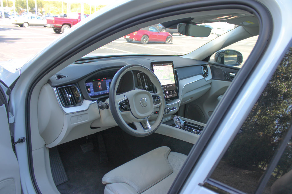 Used 2026 Volvo XC60 B5 Ultra AWD/4WD image 9