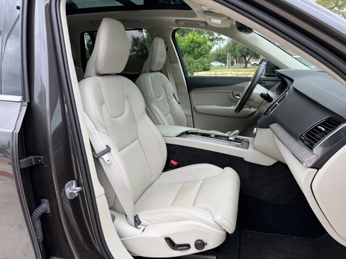 Certified 2024 Volvo XC90 T8 Ultimate w/ Lounge Package AWD/4WD image 10