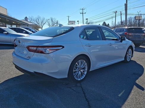 Used 2020 Toyota Camry XLE w/ Sunroof Package image 4