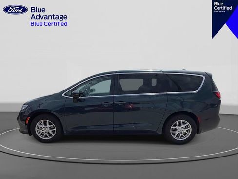 Used 2023 Chrysler Pacifica Touring-L FWD image 5