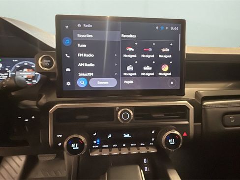 Used 2025 Toyota 4Runner 4WD image 11