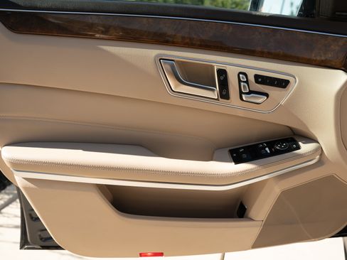 Used 2014 Mercedes-Benz E 350 4MATIC Sedan image 14