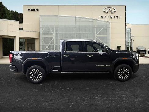 Used 2024 GMC Sierra 3500 Denali Ultimate AWD/4WD image 4