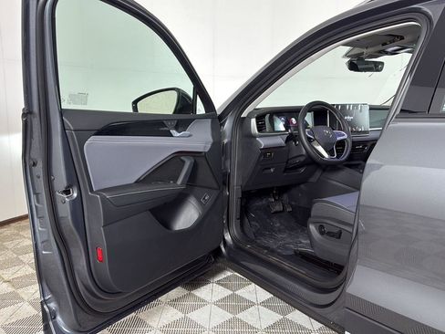 New 2026 Volkswagen Tiguan SE AWD/4WD image 2